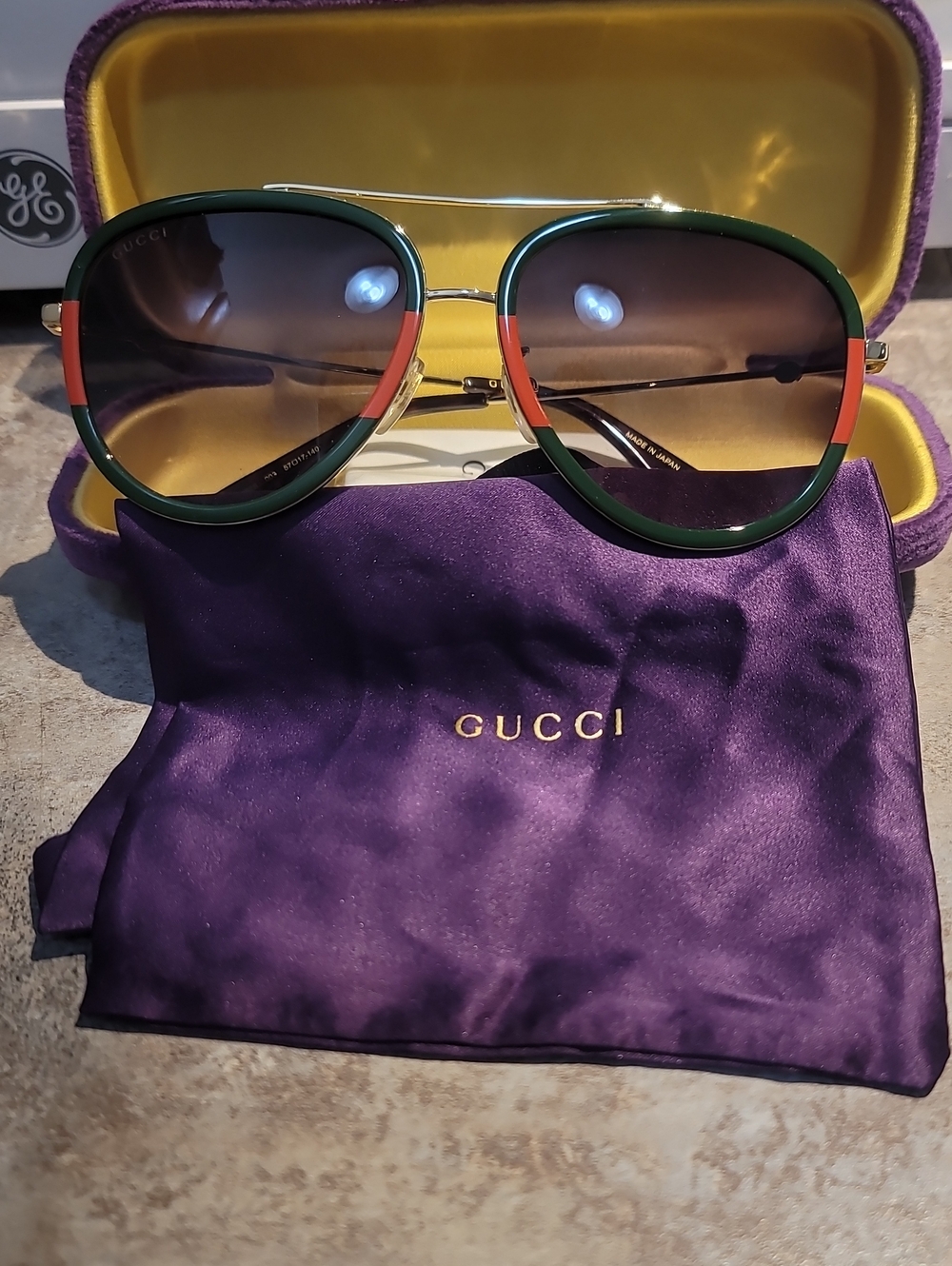 Gucci Women's Green and Red Aviator Sunglasses with Gradient Lenses Gucci GG0062